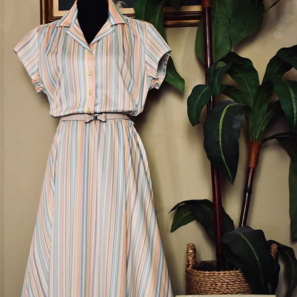Delightful multi-colored pastel vintage dress perfect for spring size 18